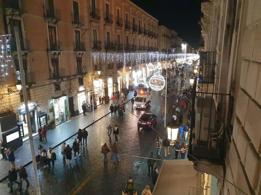 Stesicoro-Duomo Elegante Appartamento In Centro Катания Экстерьер фото