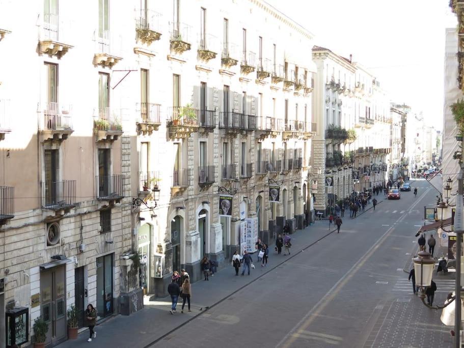 Stesicoro-Duomo Elegante Appartamento In Centro Катания Экстерьер фото